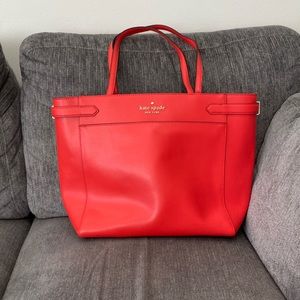 Large tri-pocket Kate Spade purse. Lovely burnt orange color.